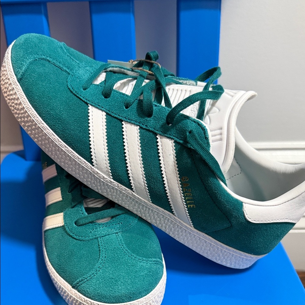 Adidas Kids' Teal and White Sneakers brand new size 6.5